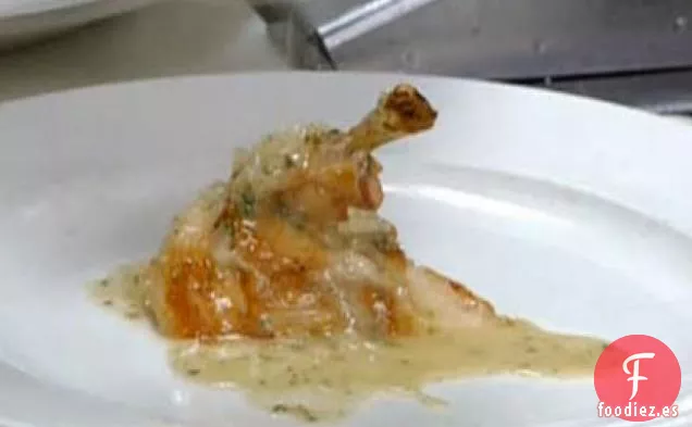 Pollo frito en sartén, salsa de perejil