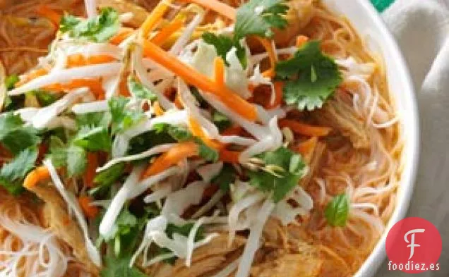 Sopa de pollo al curry y coco