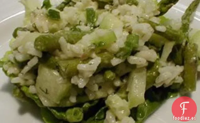 Ensalada de arroz, espárragos y pepino