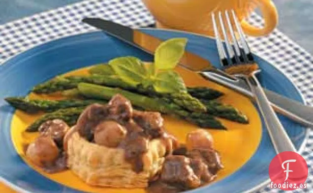 Cestas de carne de ternera a la borgoñona