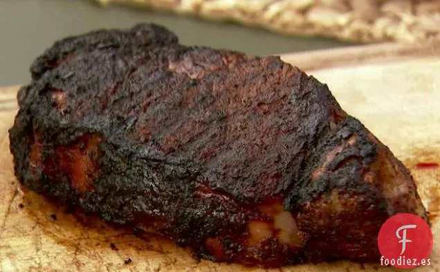 Bistec de lomo estilo Nueva York con aliño de café picante