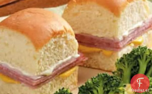 Sándwiches de delicatessen hawaianos