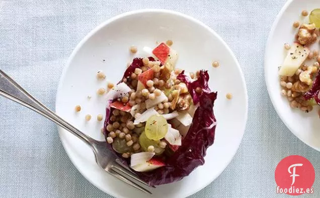 Ensalada Waldorf actualizada con vinagreta de manzana