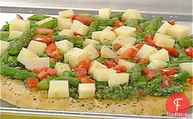Pizza de espárragos y tomates ciruela