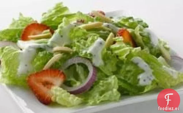 Ensalada de lechuga romana y fresas y aderezo cremoso de semillas de amapola con edulcorante natural Truvia®