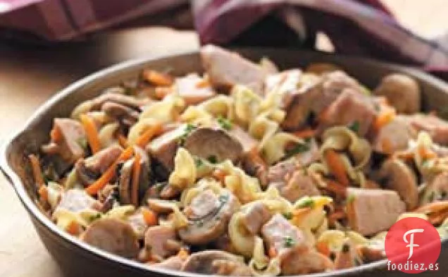 Fideos con cerdo en sartén