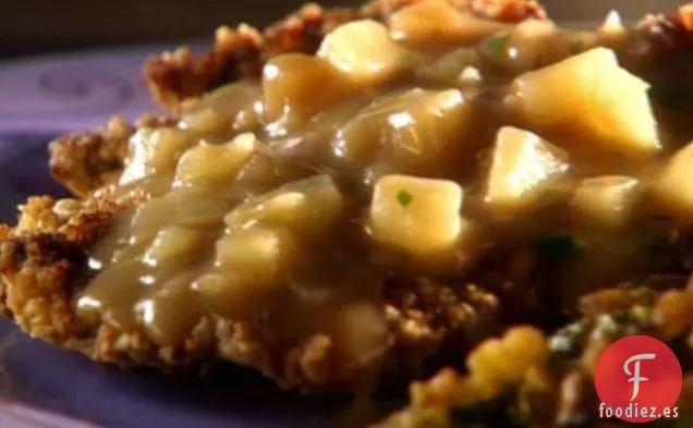 Filete de pollo frito con salsa de papas cortadas en cubitos de Sunny