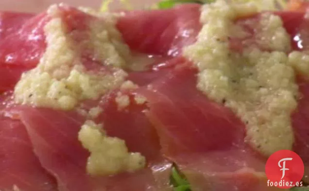 Carpaccio de salmón ahumado y escarola