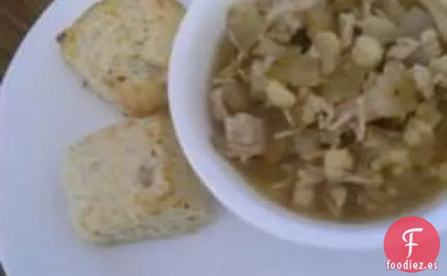 Pozole de cerdo y pollo en olla de cocción lenta