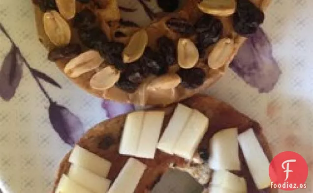 Sándwich de mantequilla de maní y frutas