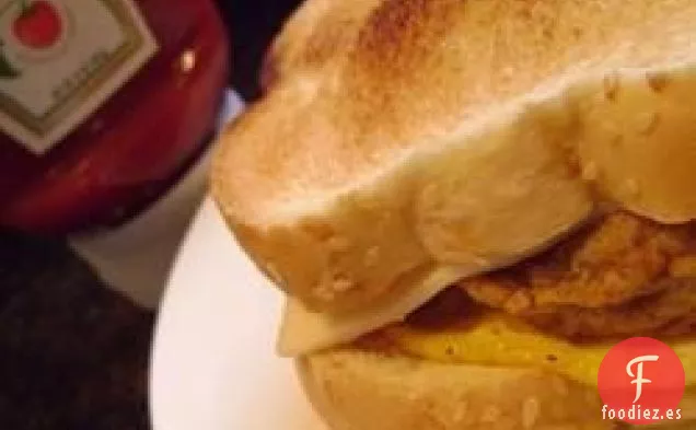 Sándwich de desayuno en fogata