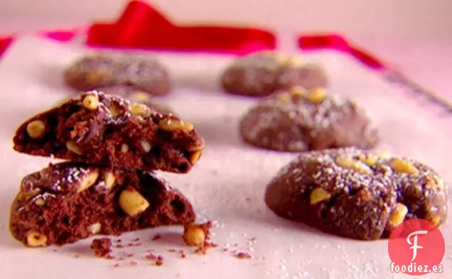 Galletas con trozos de chocolate y piñones
