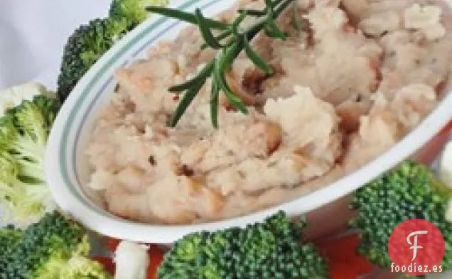 Crema de frijoles blancos con ajo y romero