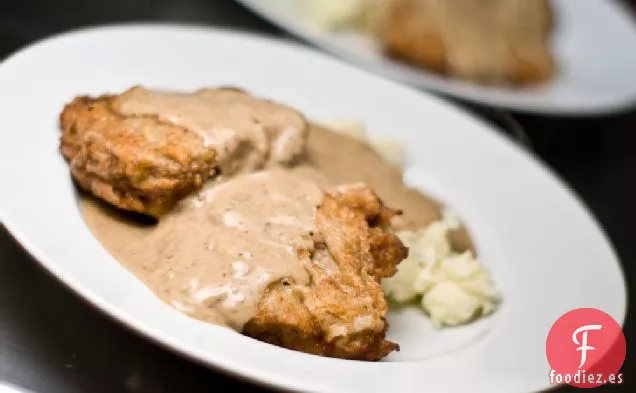 Filete De Pollo Frito Con Salsa De Campo