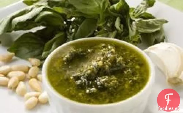 Pesto sencillo de ajo y albahaca