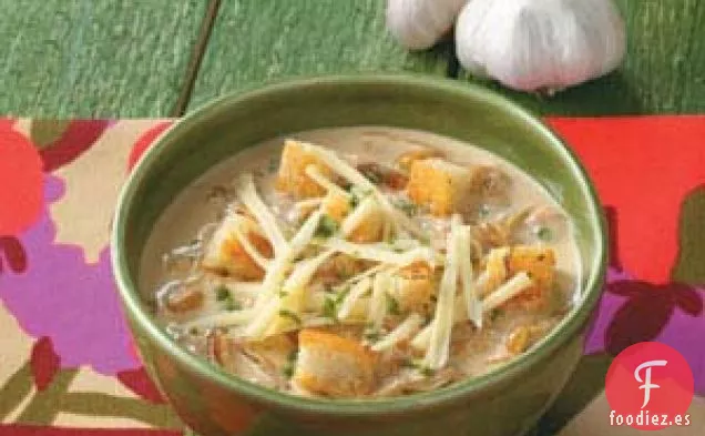 Sopa de ajo con crutones