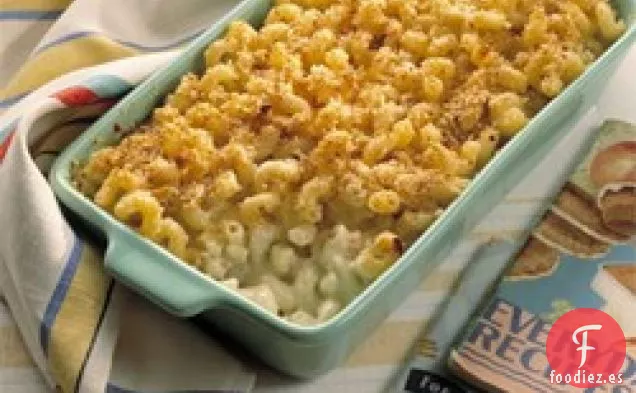 Macarrones con queso al horno con crema agria y requesón
