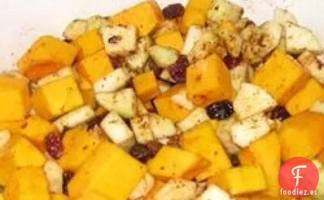 Plato sabroso de calabaza y manzana en olla de cocción lenta