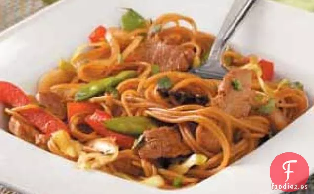 Cerdo y fideos chinos