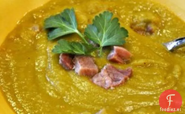 Sopa de pavo ahumado con guisantes partidos