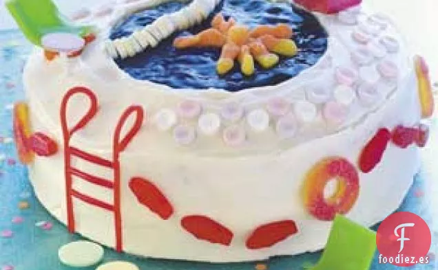 Pastel de fiesta en la piscina