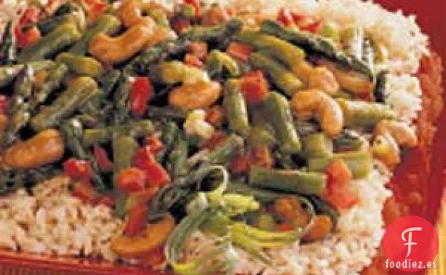 Salteado de espárragos y anacardos