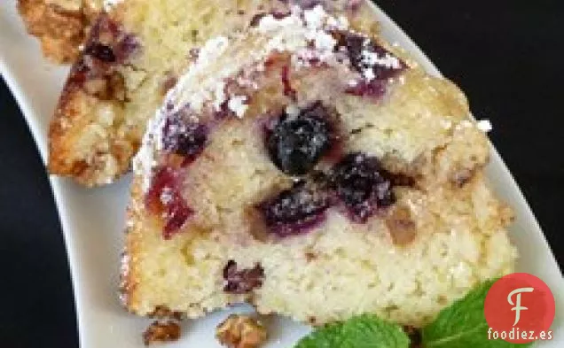 Pastel de café con arándanos y crema agria