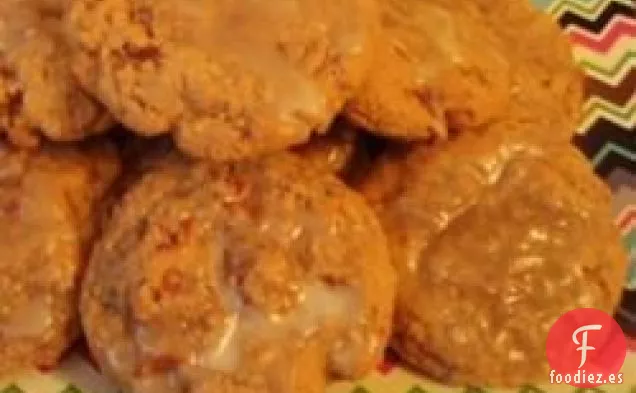 Galletas de avena, tocino y glaseado de arce para el desayuno