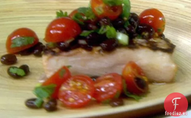 Mahi-Mahi a la parrilla con salsa de frijoles negros