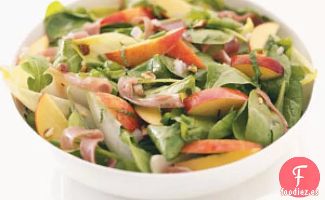 Ensalada de nectarina, prosciutto y endivias