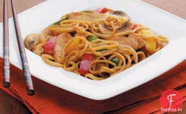 Lo mein de pavo salteado