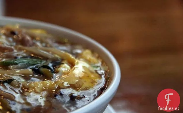Calor Serio: Sopa Caliente y Agria, Mi Comida Reconfortante Picante