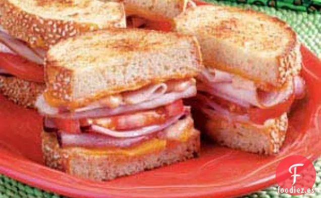 Sándwiches club a la parrilla