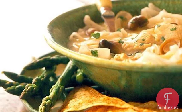 Sopa de Fideos de Pollo Caliente y Agria