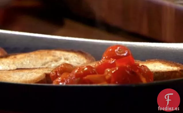 Bruschetta con tomates cherry picantes