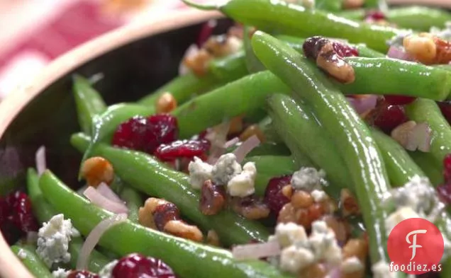 Judías verdes con nueces, arándanos y queso azul