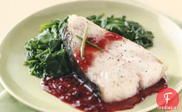 Filetes de fletán a la parrilla con salsa de frambuesa