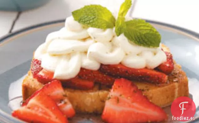 Bizcocho de limón y menta con fresas