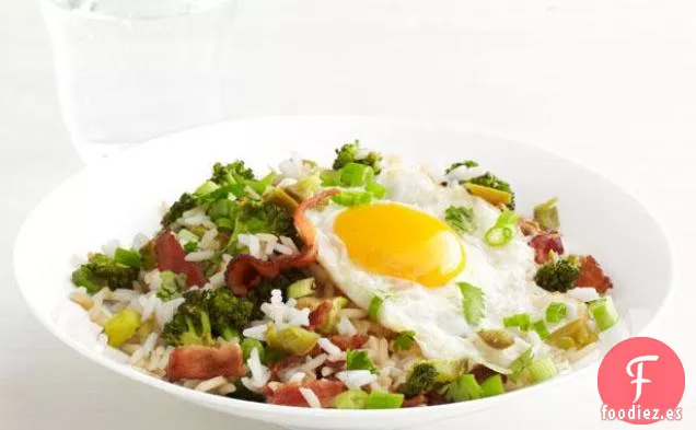Tazón de arroz con tocino y brócoli