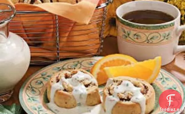 Rollitos de salchicha con salsa de hierbas