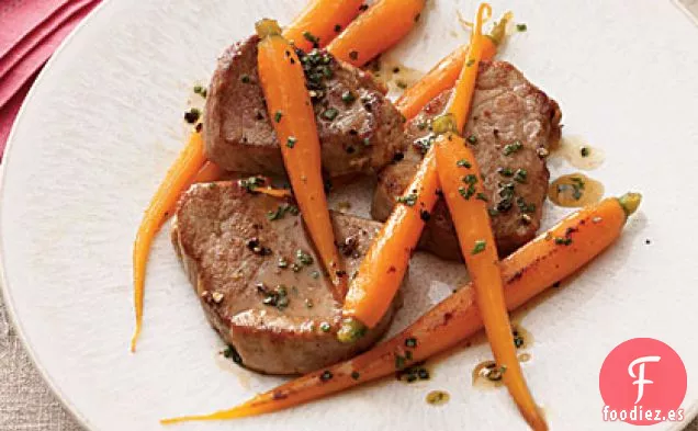 Lomo de Cerdo Glaseado con Miel y Zanahorias