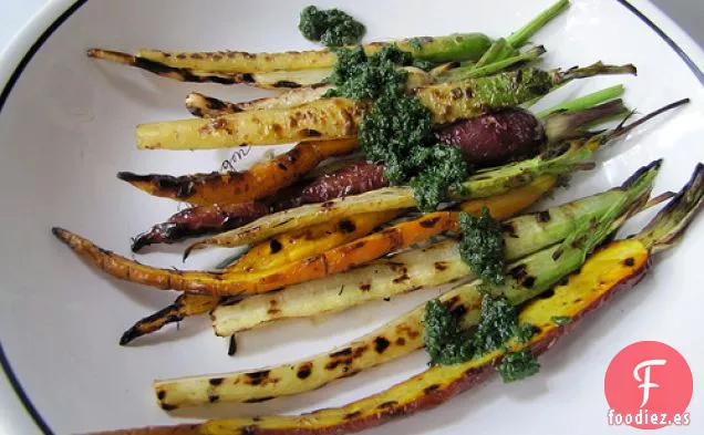 Zanahorias A La Parrilla Con Pesto De Verduras De Zanahoria