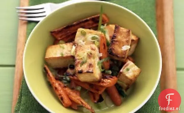 Tofu glaseado Con Soja Y Zanahorias