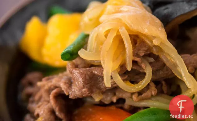 Niku Jaga (carne De res Con Patatas Y Zanahorias)