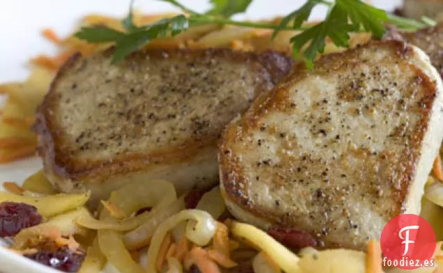 Cerdo Con Ensalada Tibia De Manzana Y Zanahoria