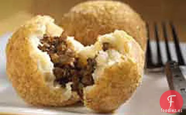 Buñuelos Rellenos de Yuca