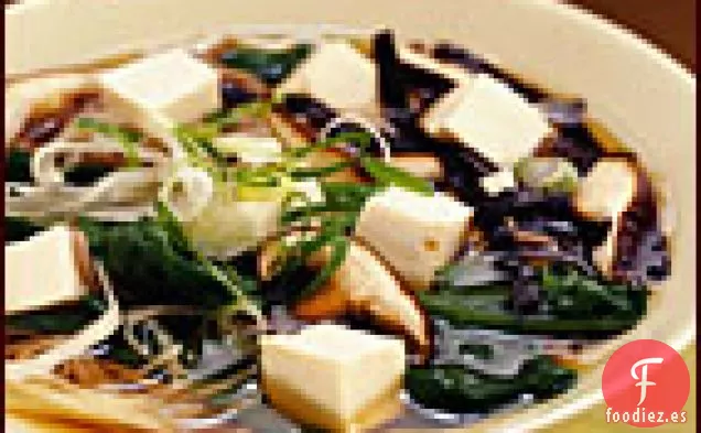 Soba Caliente en Caldo con Espinacas y Tofu