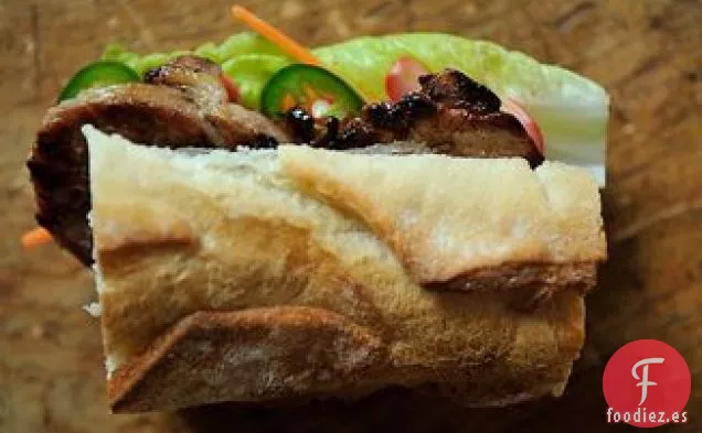 Cerdo Caramelizado Bánh Mì
