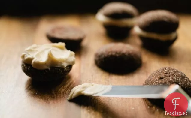 Galletas De Jengibre De Mantequilla Marrón Con Crema De Mascarpone De Miel