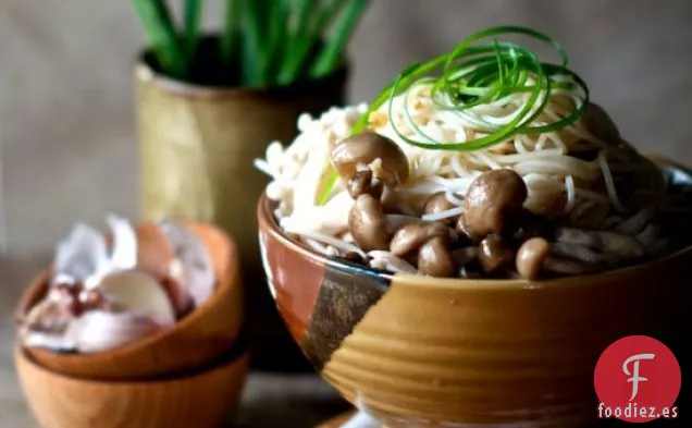 Receta Japonesa De Fideos Somen Con Salsa Dulce De Soja y jengibre